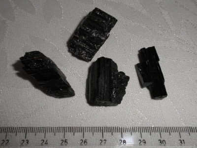 turmalín hnědý dravit, cca 20 mm