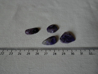 čaroit, tromlovaný cca 10 mm