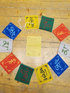 Tibetské modlitební vlaječky Óm mani padme húm